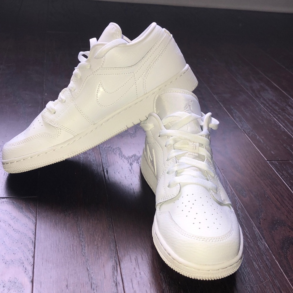 BRAND NEW NIKE AIR JORDANS!! WORN ONCE